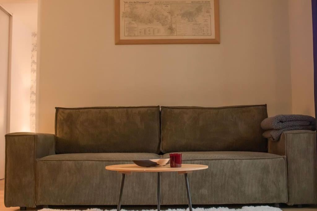 Logement Centre Ville De Reims - Commerces - Wifi Buitenkant foto
