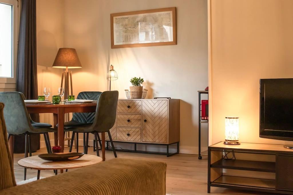 Logement Centre Ville De Reims - Commerces - Wifi Buitenkant foto